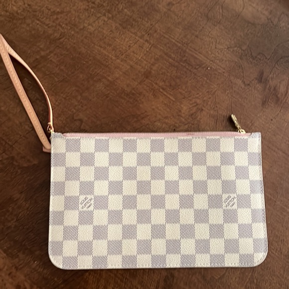 💯% Authentic Louis Vuitton Neverfull Wristlet✨ - Picture 2 of 5